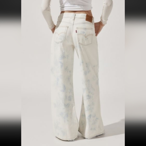 Levi's Cream Flare Wide Leg Jeans - Picture 5 of 12